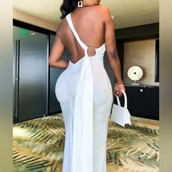 Halfheart Show Back White Tail Dress - Picture 3 of 5